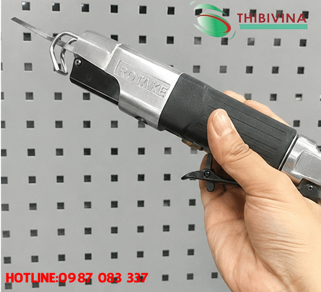 Rotake RT-3702 hỗ trợ cắt khung xe, thân vỏ xe trong gara và xưởng đồng sơn